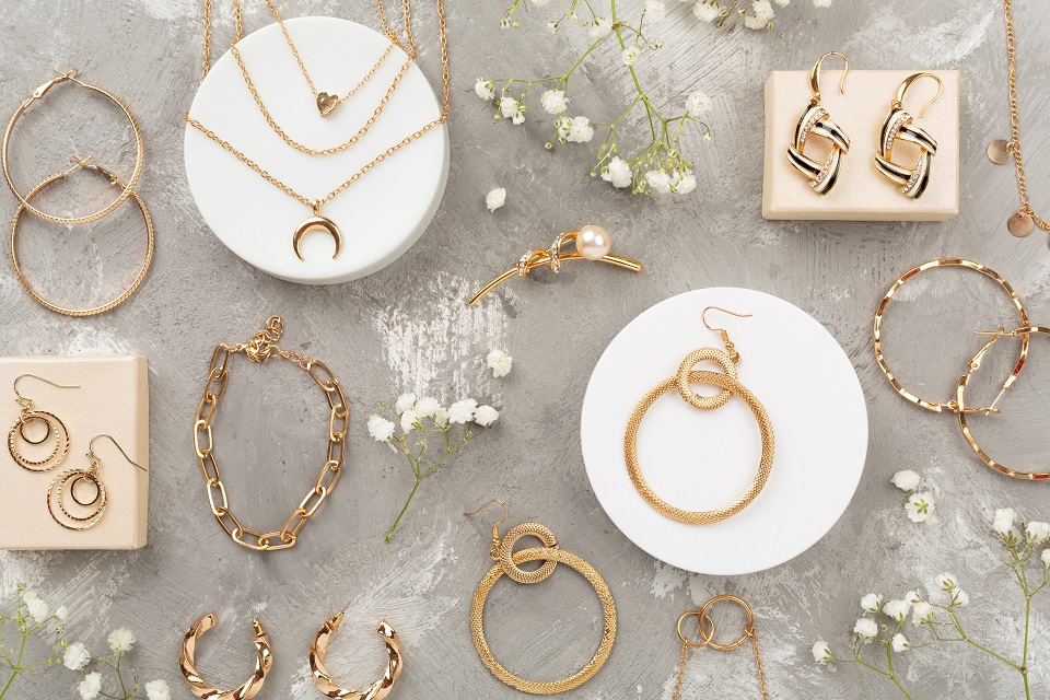 Próba złota 585 vs 333 – co oznaczają te liczby i którą wybrać na co dzień?