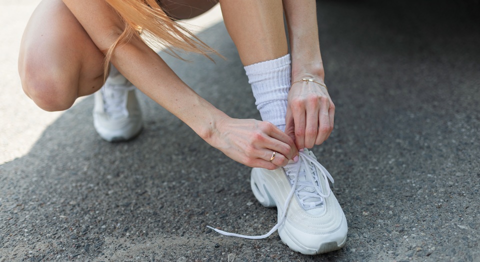 Biżuteria dla aktywnych - co zakładać na siłownię i fitness, by nie zniszczyć ozdób?